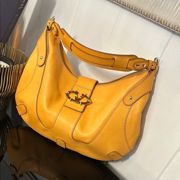 Valentino Garavani Vintage Mustard Leather Shoulder Bag - Picture 4 of 14